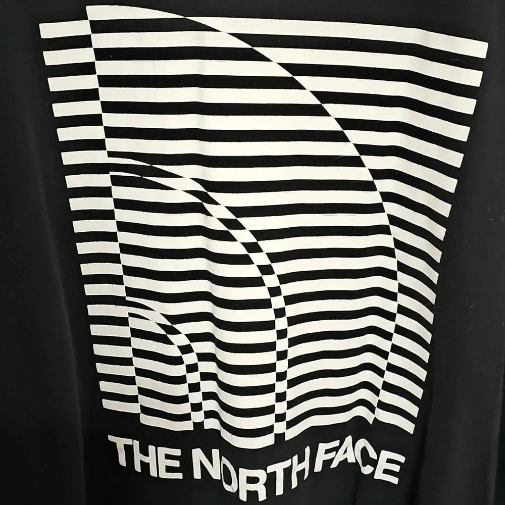 The North Face Optical Illusion Logo Shirt - Picture 5 of 8